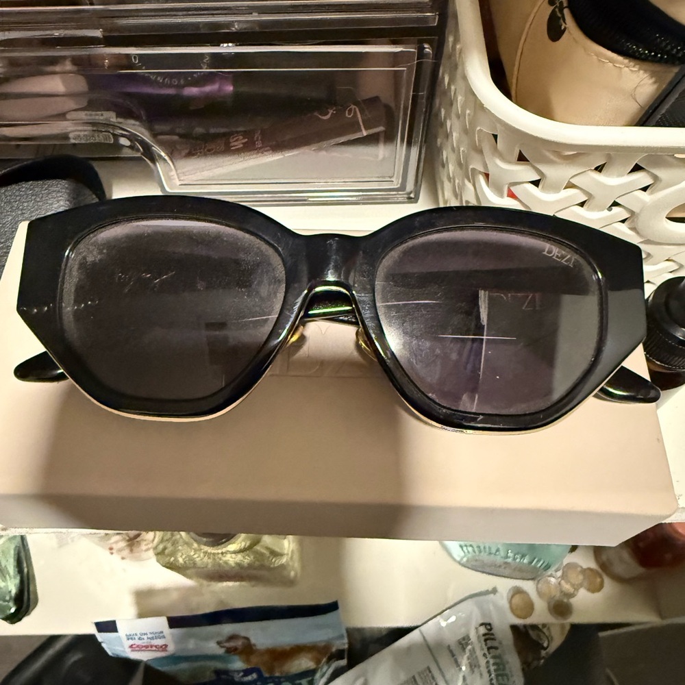 DEZI Black Sunglasses